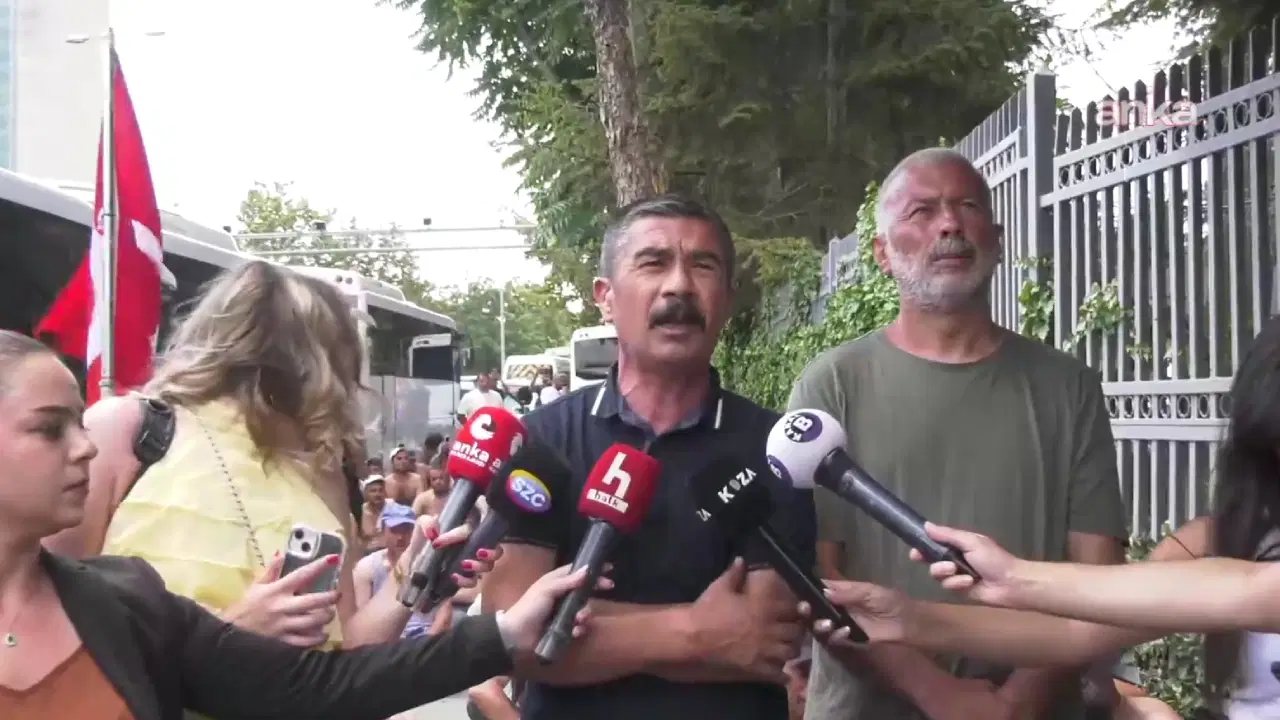 Doruk Madencilik İşçileri Enerji Bakanlığı Önünde Gösteri Düzenledi