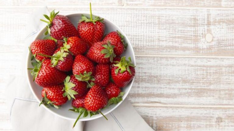 Çilek Besin Değeri: Çilek Kaç Kalori?