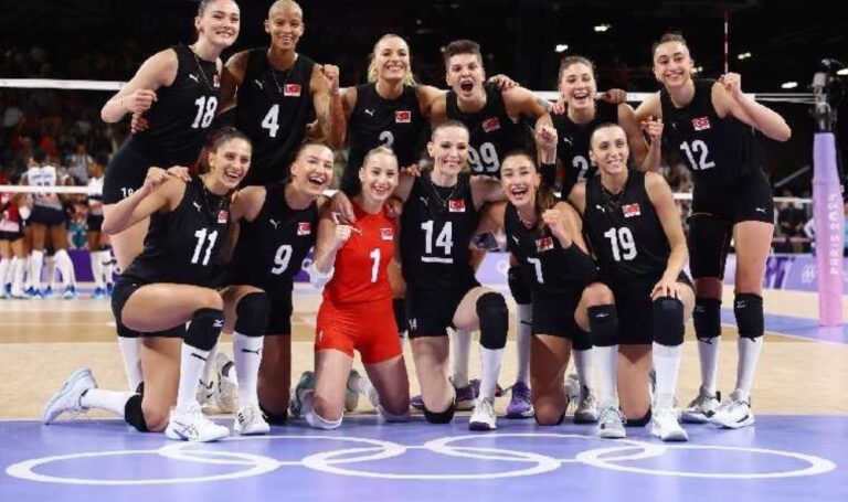 Voleybolcularımız Dominik’i yenip Olimpiyatta çeyrek finale yükseldi – Son Dakika Spor Haberleri