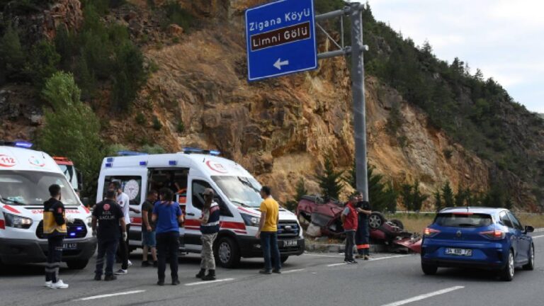 Gümüşhane’de trafik kazasında 1 kişi hayatını kaybetti, 9 kişi yaralandı