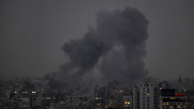 İşgalci İsrail ordusu Beyrut'un güneyindeki Dahiye'yi vurdu