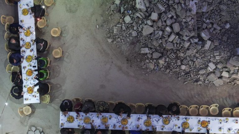 Suriye Esad'dan sonra ilk Ramazan'ın üstesinden nasıl gelir?