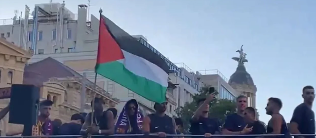 Barcelona kutlamalarında Lamine Yamal, Filistin bayrağı taşıdı
