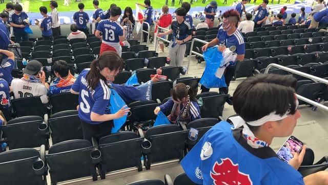 Japonya-Hollanda maçı sonrası tribünlerde yine aynı manzara!